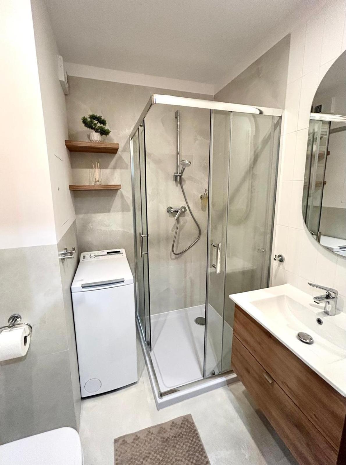 Harmony Center Kielce, Klimatyzacja, 24h, Faktury Vat Кельце